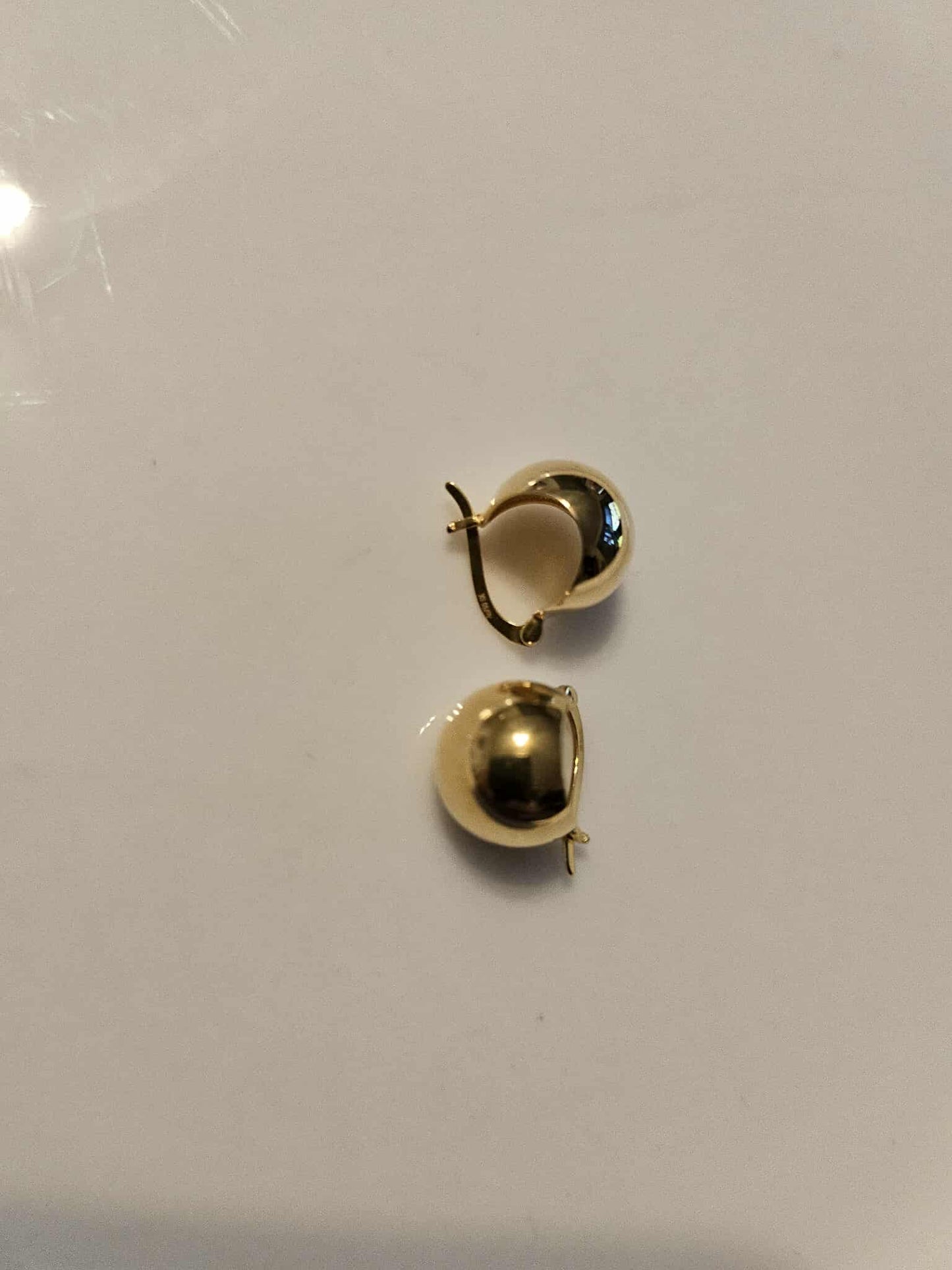 18-Carat Saudi Gold Earrings with Hallmark